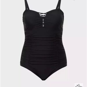 EUC Torrid Size 3 wireless lattice one piece swimsuit